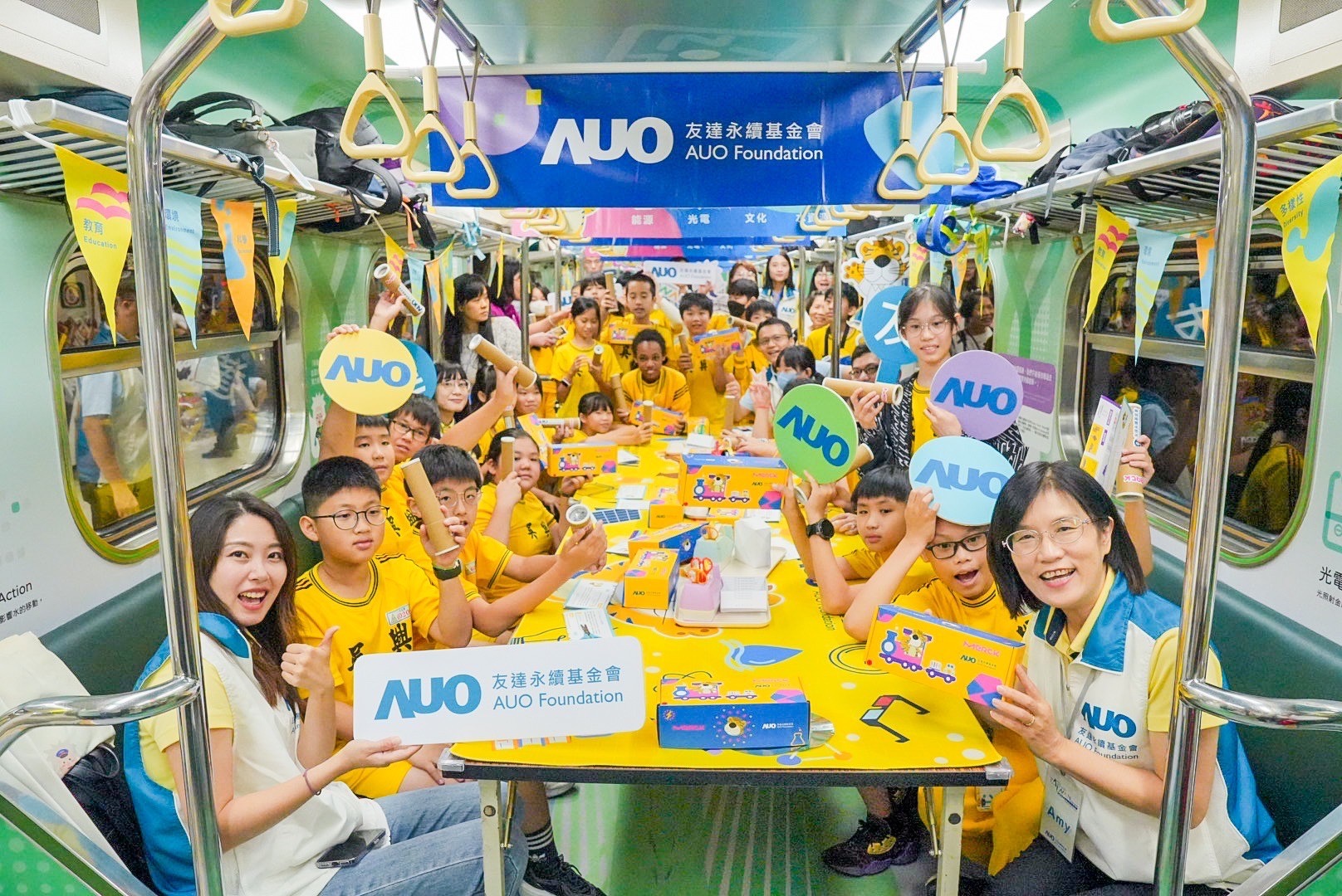 友達永續基金會響應國科會推動的「臺灣科普環島列車」正式啟航，透過「生活中的科學」車廂課程設計，展開為期6天巡迴全臺17個縣市、？32站的移動式科普之旅