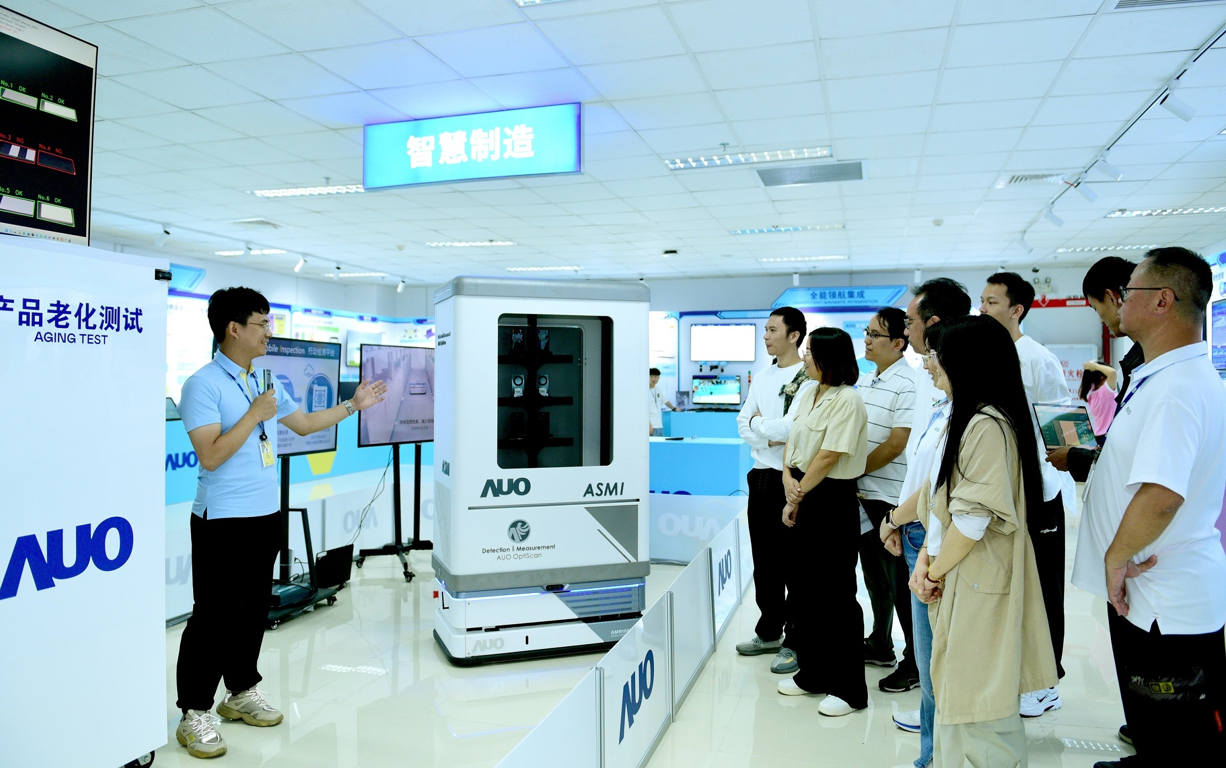 友達廈門將5G+ABC技術串聯生產管理全流程，打通研發、採購、生管、製程、設備、品質等產品全生命週期製造流程，完成數位化設計、智慧供應鏈、智慧座艙、全流程設備管理、資料驅動優化、智慧線上檢測、智慧品管等自我調整生產模式升級